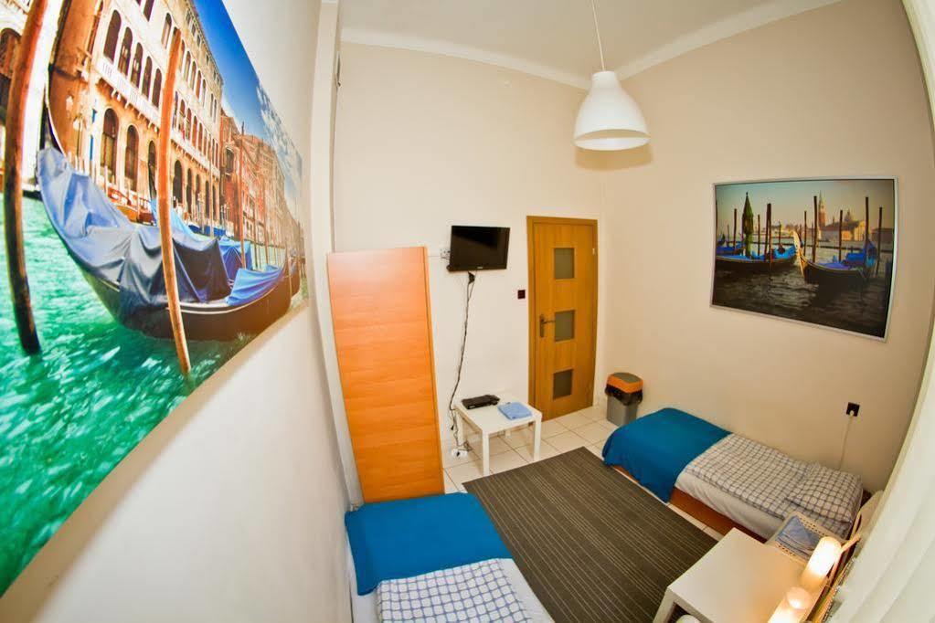 B Movie Guest Rooms Krakow Exterior photo